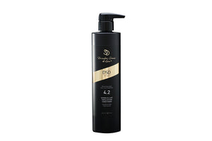 Black pump bottle of Divination Simone de Luxe DSD 4.2 triple action hair loss conditioner